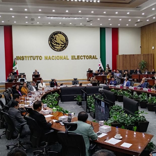 Sesión extraordinaria del INE. Foto: N+